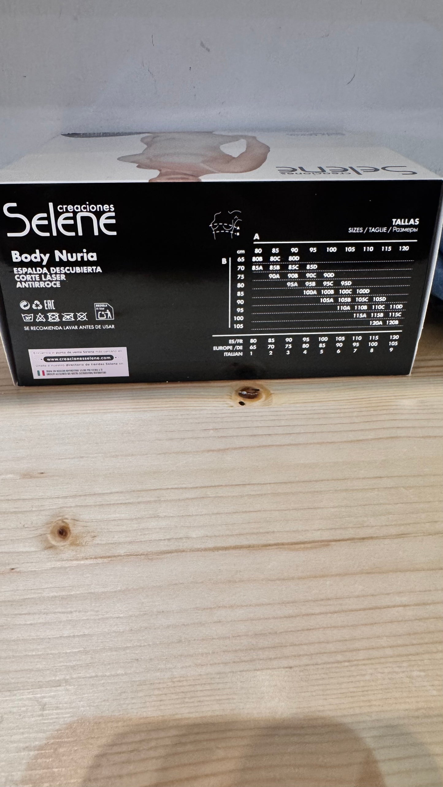 Body contenitivo con gambe