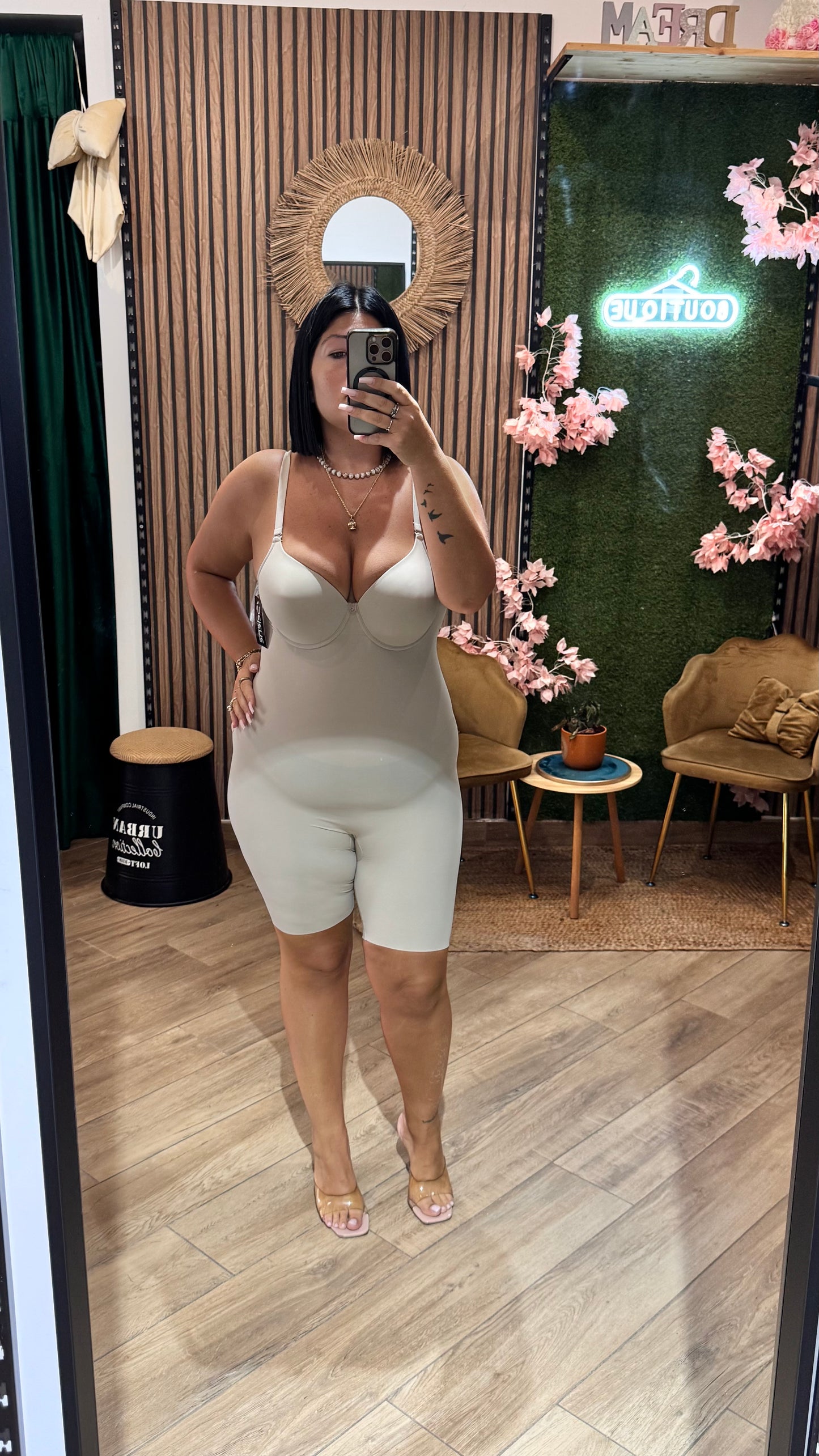 Body contenitivo con gambe