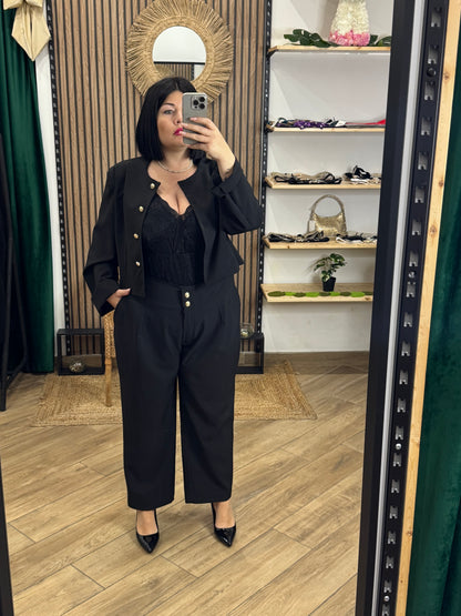 Tailleur con giacca corta