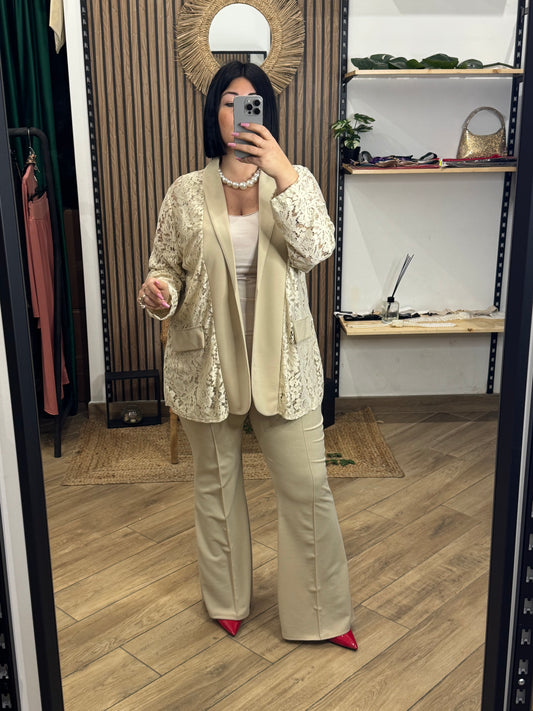 Tailleur con merletto